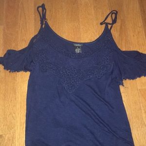 Cut out shoulder/ crop top tee